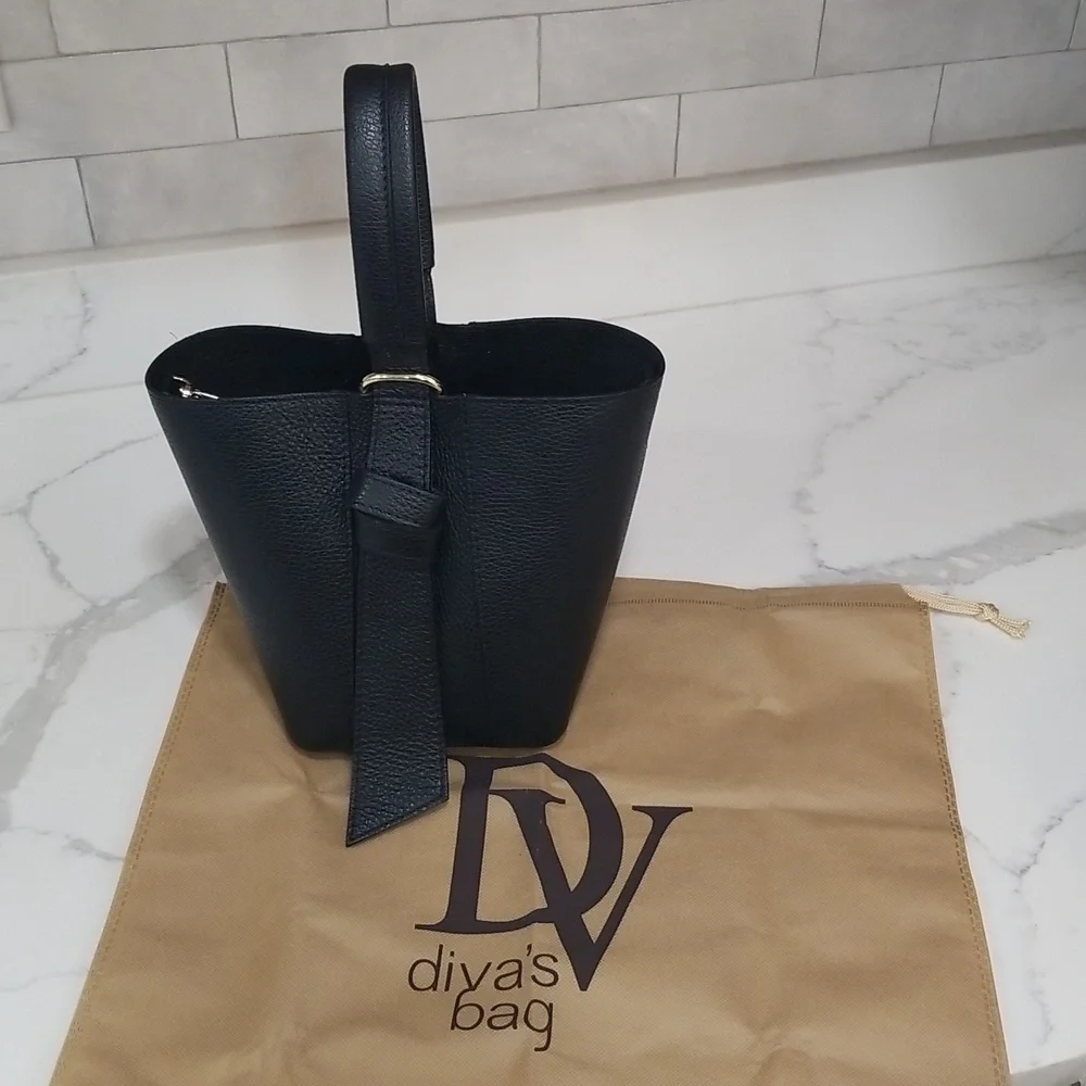 NWT! 🇮🇹 DV Diva’s bucket/Crossbody bag genuine leather - Picture 2 of 10